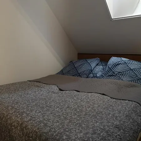 Kuhrner Apartman 11c *